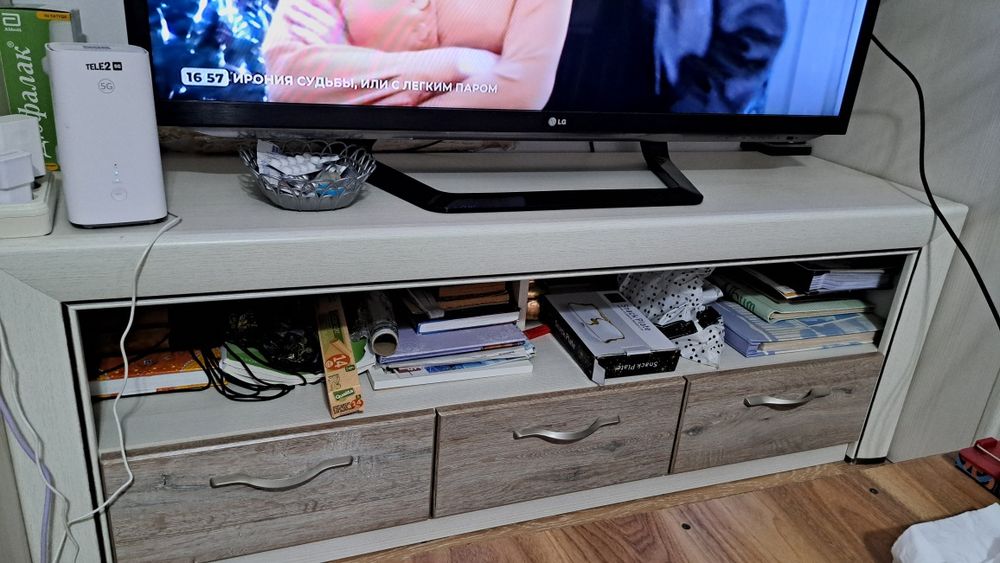 Консоль под телевизор