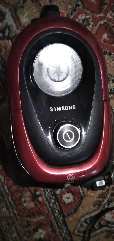 Пылесос Samsung.