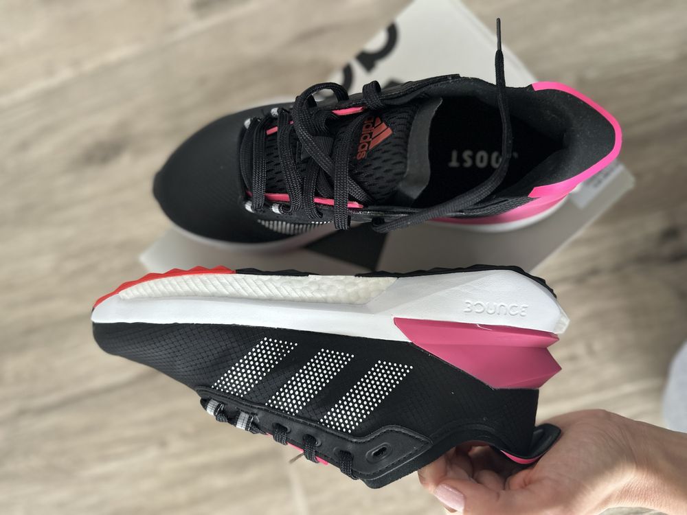 Adidas avryn boost