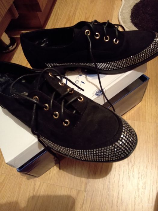 Vând pantofi mocasini dama negri și roșii mărimea 38