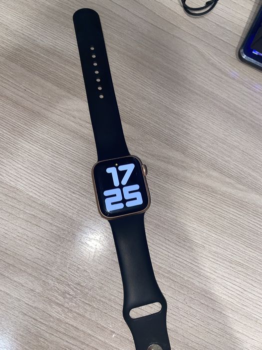 продам Apple watch series 4