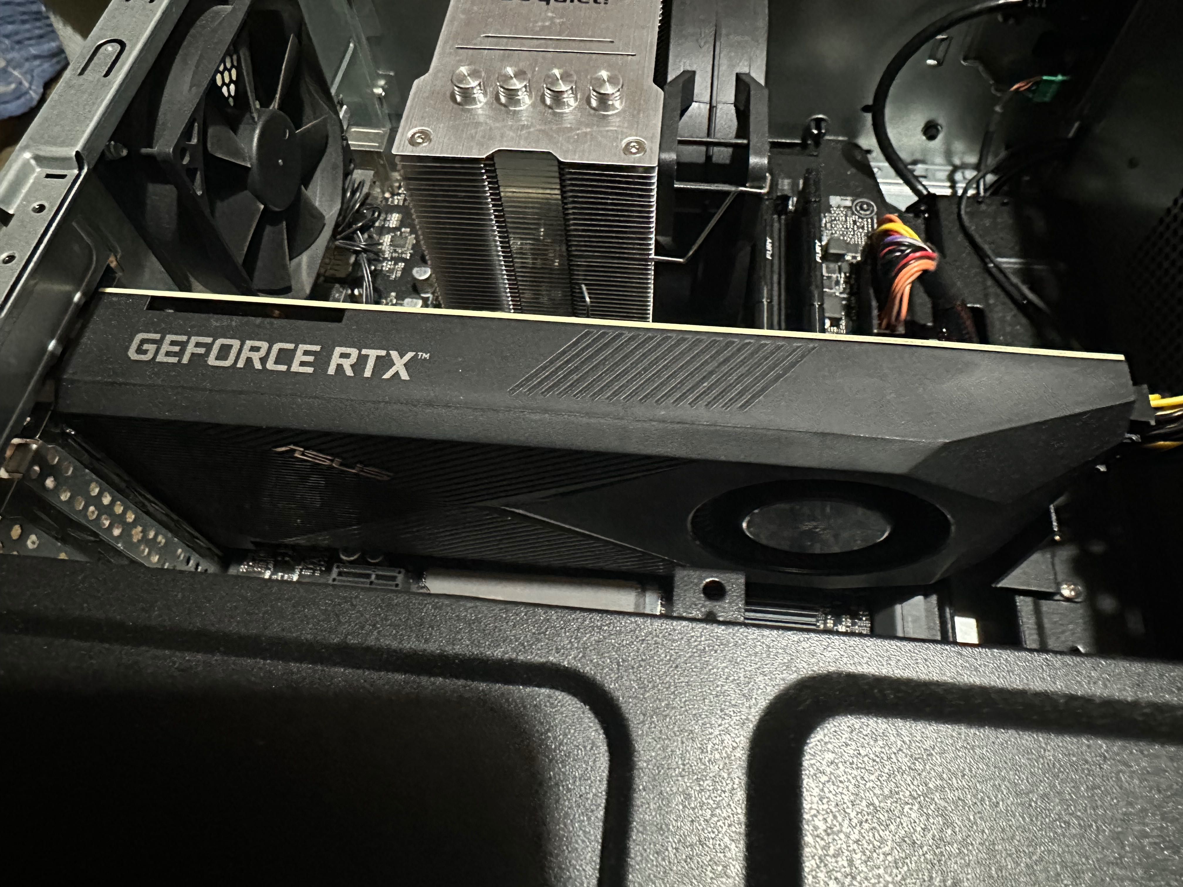 Геймърски компютър Asus ROG Strix G10CE rtx3070 , i7-11700f , 32gb ram