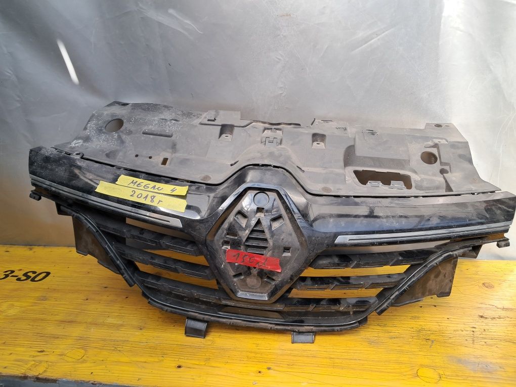 Грил решетка рено Меган 4  Renault  Megane  4