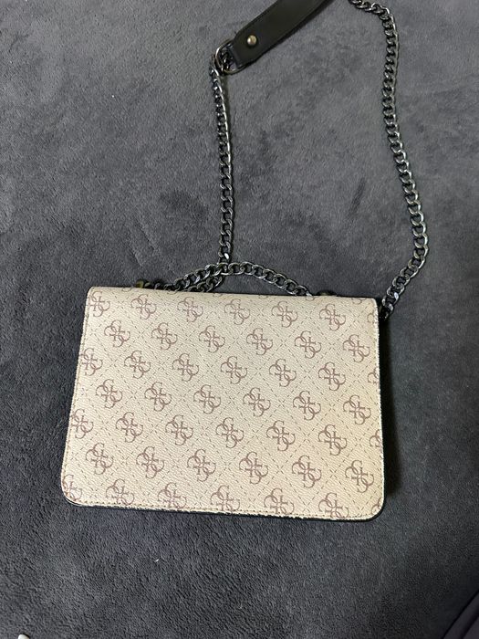 Дамска малка чанта Guess