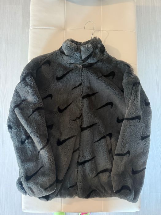 Яке Nike с еко пух
