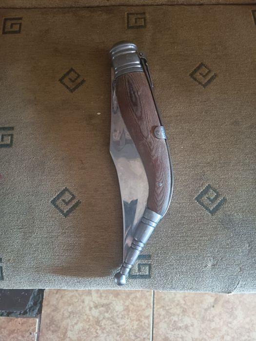 Vînd briceag spaniol de 52 cm nu are niciun defecte este în stare bună