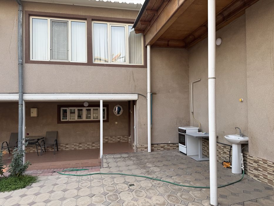 Yunusobodda 6 sotix burchak uy, fasadi 33×18 Shaxriston metrosi yaqin