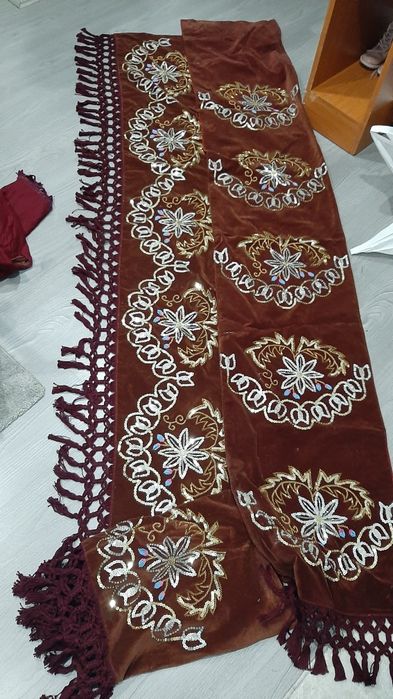 fața de masa si draperii din catifea cu paiete