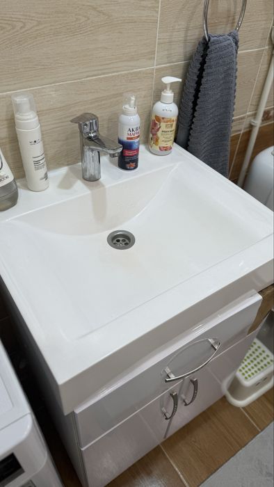 Мойка с тумбой для ванной