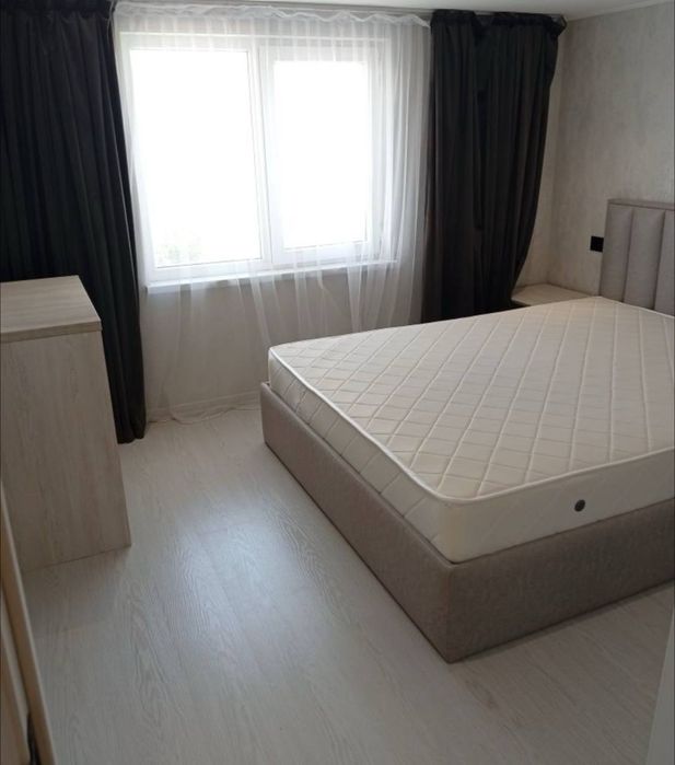 Maxsim Gorkiy metrosi oldida 3 honali kvartira