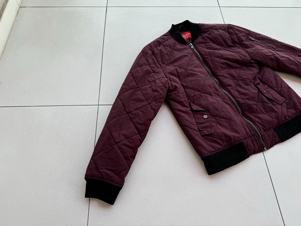Geaca bomber puffer Guess femei vintage visinie