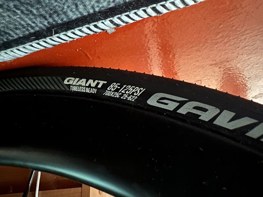 Покрышки для велосипеда GIANT GAVIA AC 1