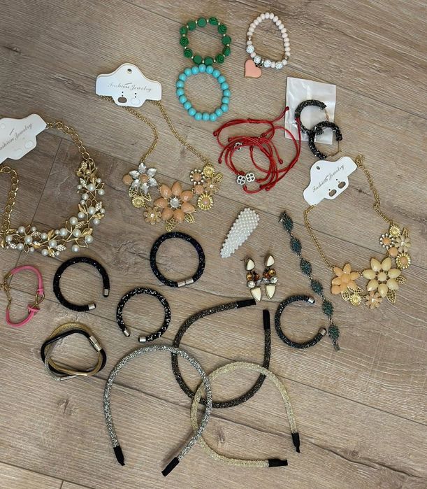 Бижута. Нови, всичко по 7 лева