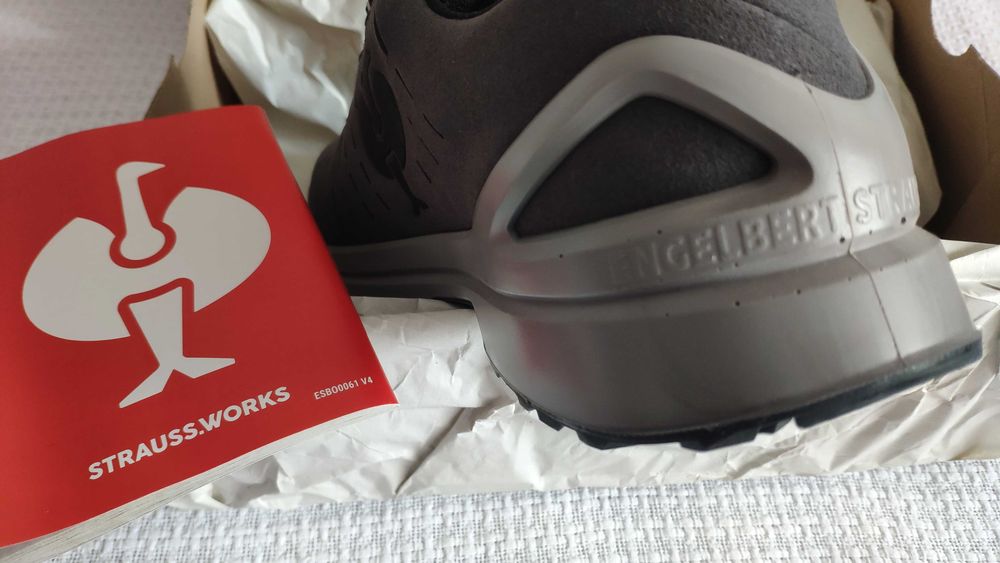 Vand pantofi marca ENGELBERT STRAUSS noi