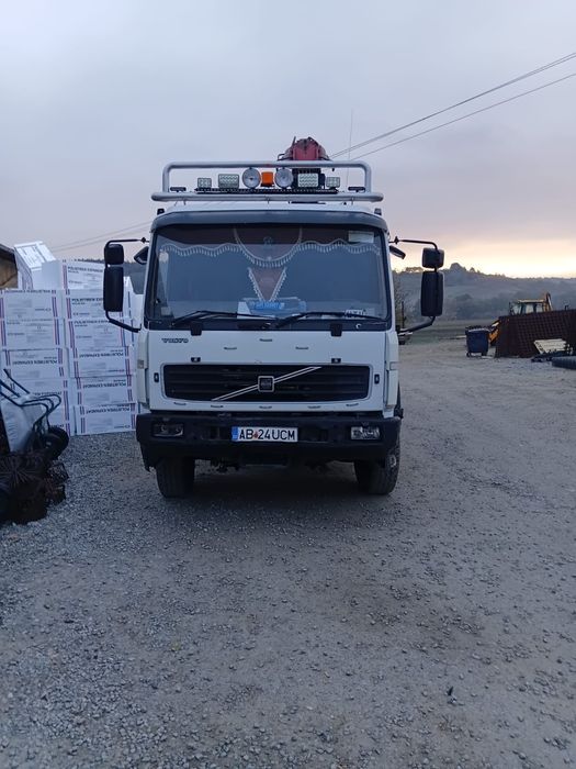 Volvo FL6 Basculabil cu Macara