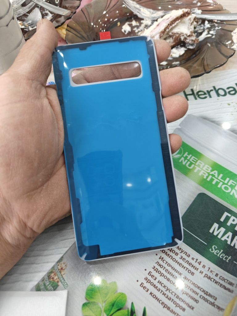 Продам крышку заднюю из металла Sams. S10