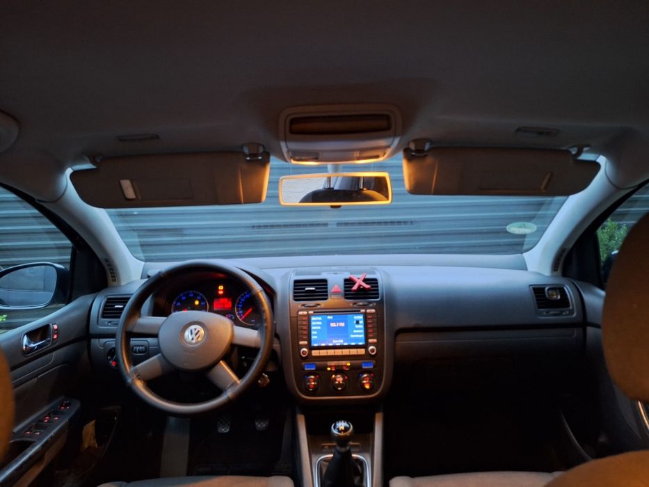 Vw golf 5.Urgent