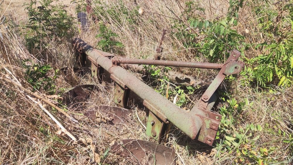 Плуг 4 тела за голям теактор, помпа марица 45 навесна