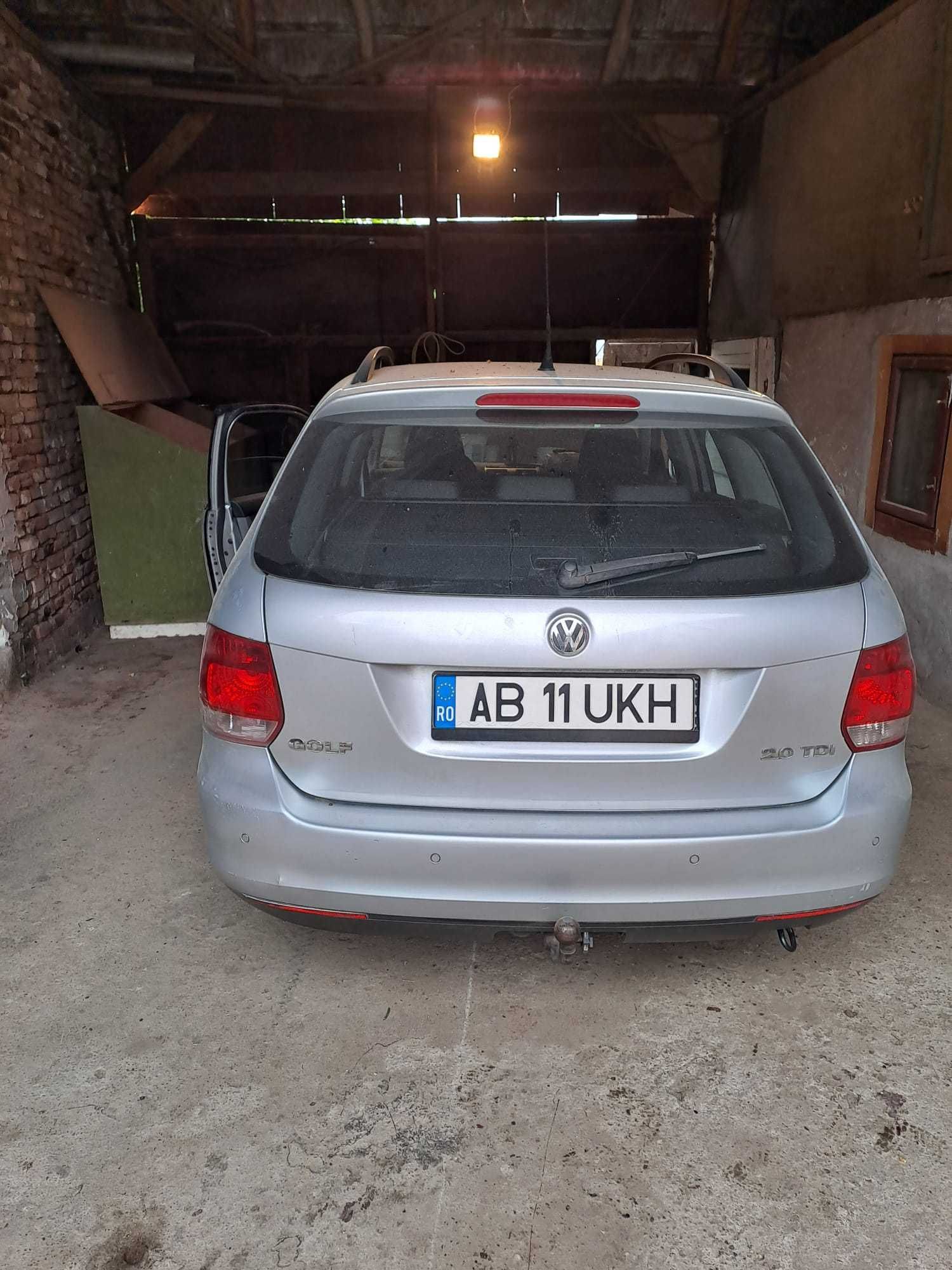 De vanzare golf V, 2TDI, an 2008, avariat fata stânga.