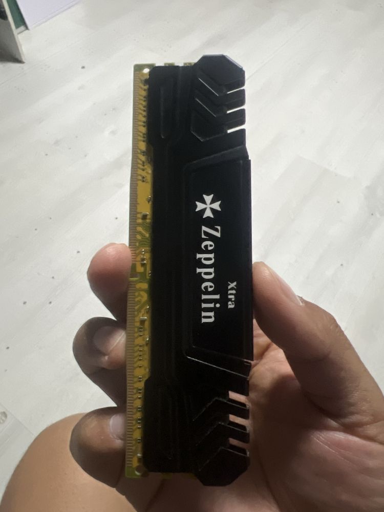 Озу сатам DD4 16G 3000 Gz