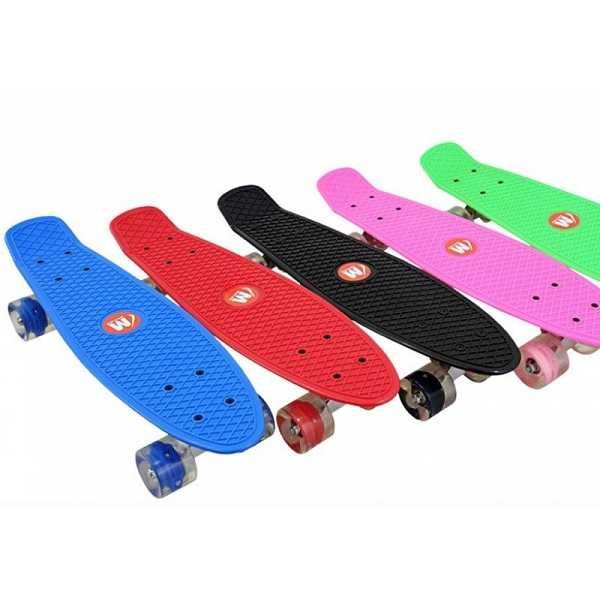 Пениборд със светещи гуми