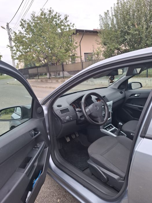 Opel Astra H Sedan