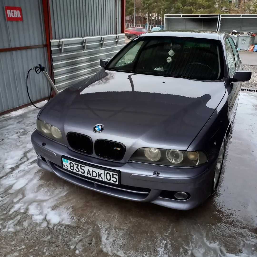 Машина BMW в хорошом состояние