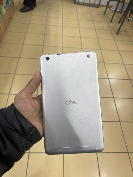 Планшет зор жұмыс ыстип тұр