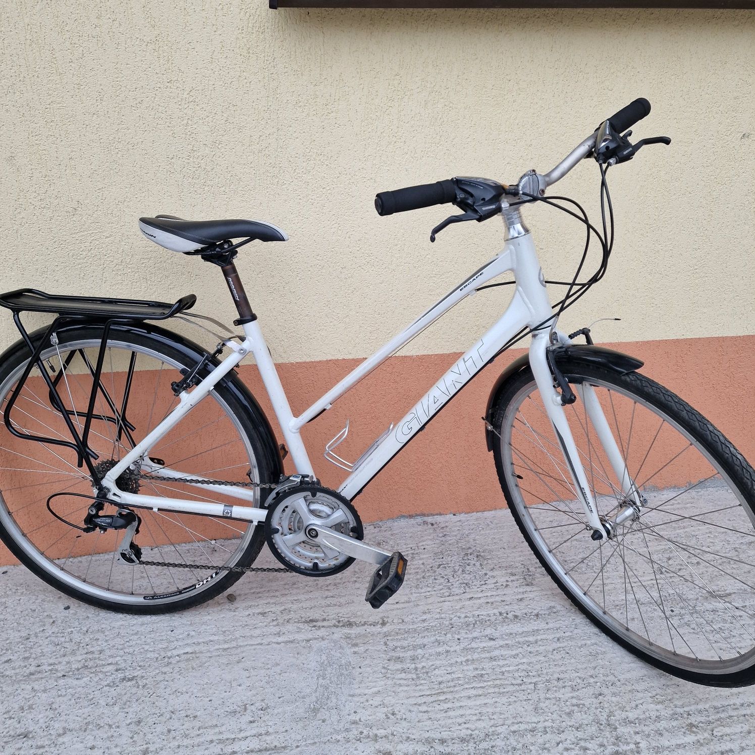 Bicicleta giant cadrul din aluminiu dimensiune roți  28"