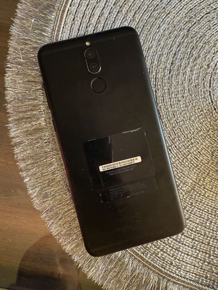 Телефон Huawei P8 Lite