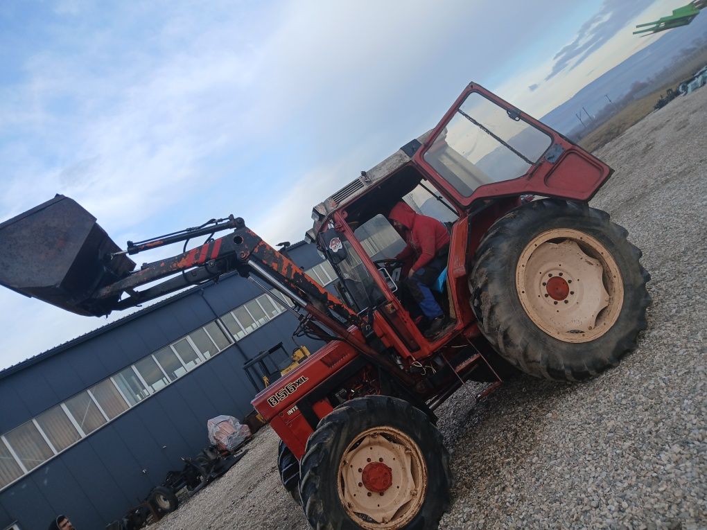 Tractor international 856 XL  4X4