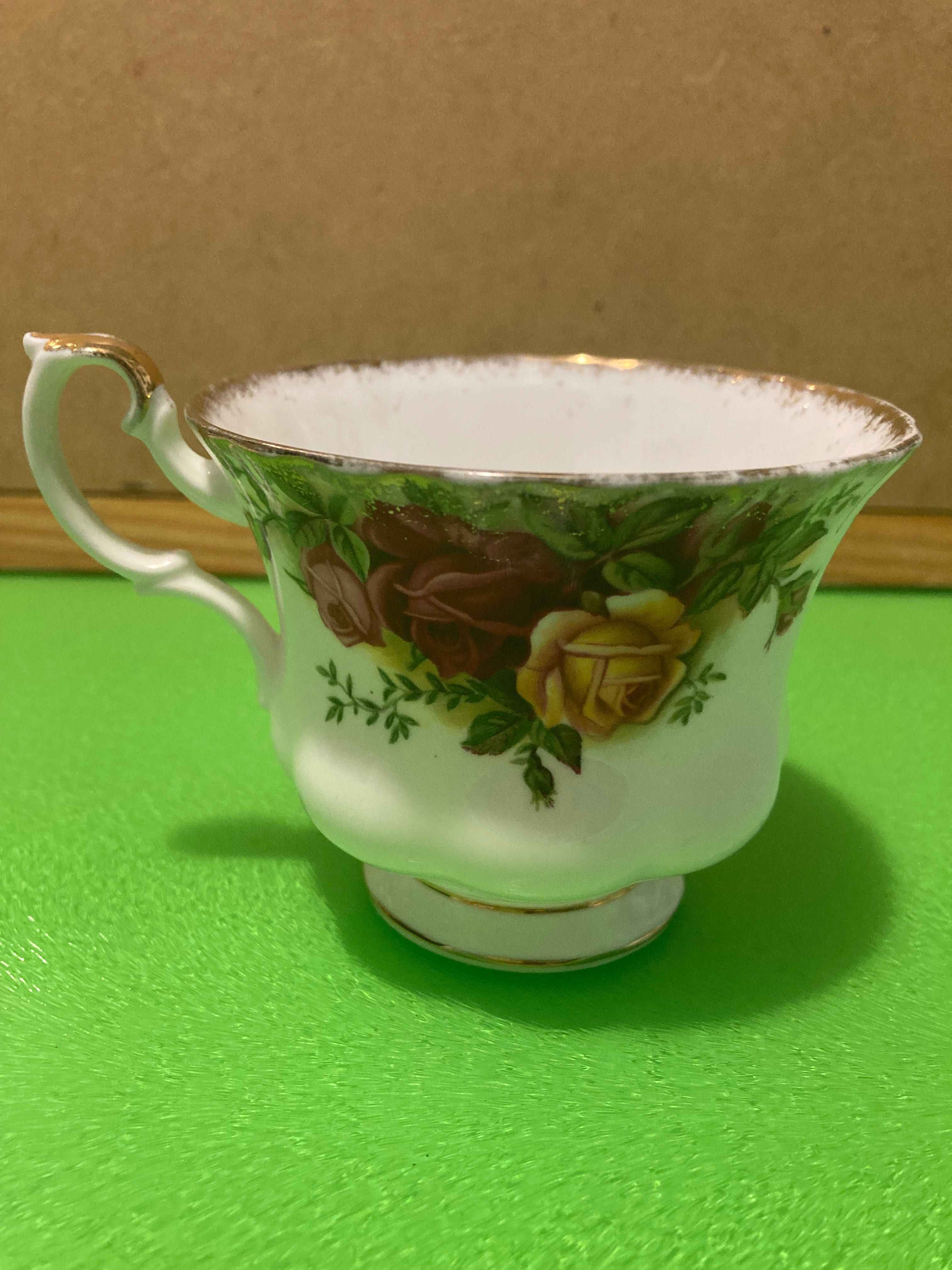 Порцеланова чашка на Royal Albert