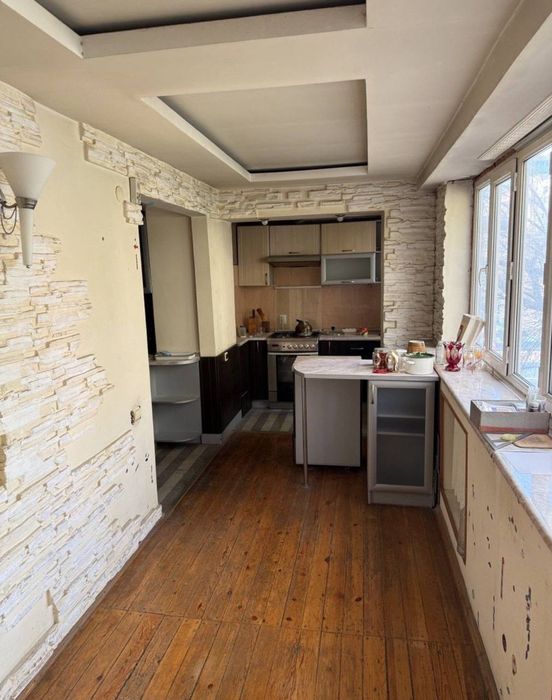 Срочно! Квартира на Ц2-Алайский 4/4/4 общ пл 87м ,балкон 2*6