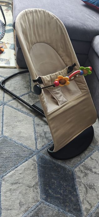 Balansoar BabyBjorn cu bara de jucarii Googly eyes
