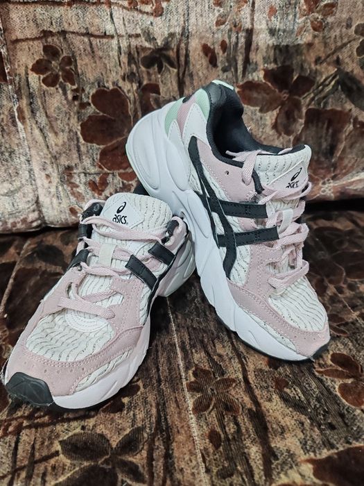 Дамски маратонки -Asics