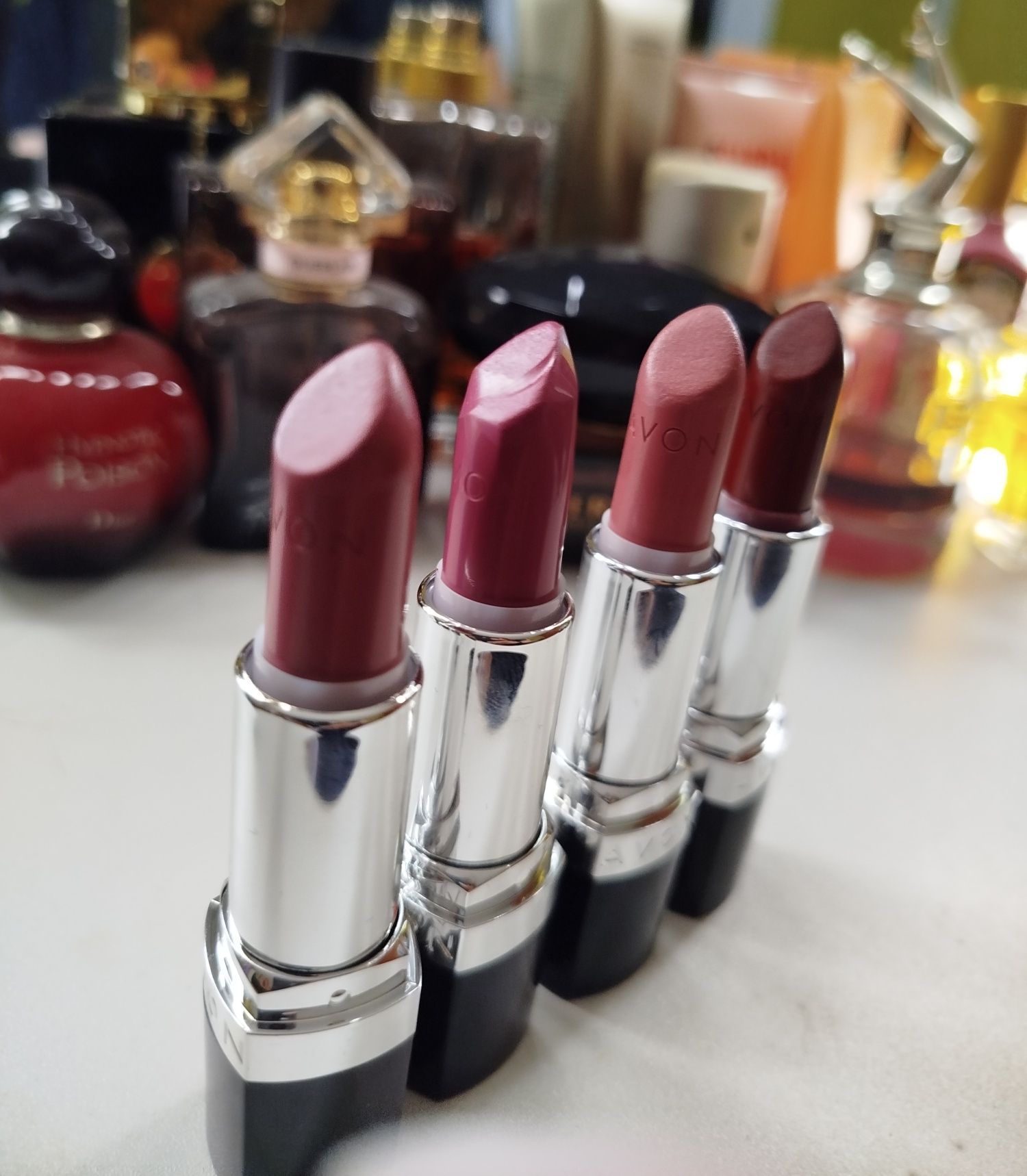 Четири броя нови червила на Avon