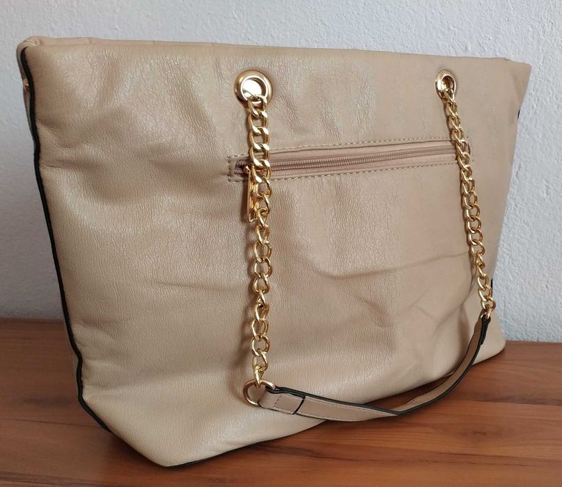 Дамска чанта в бежов цвят