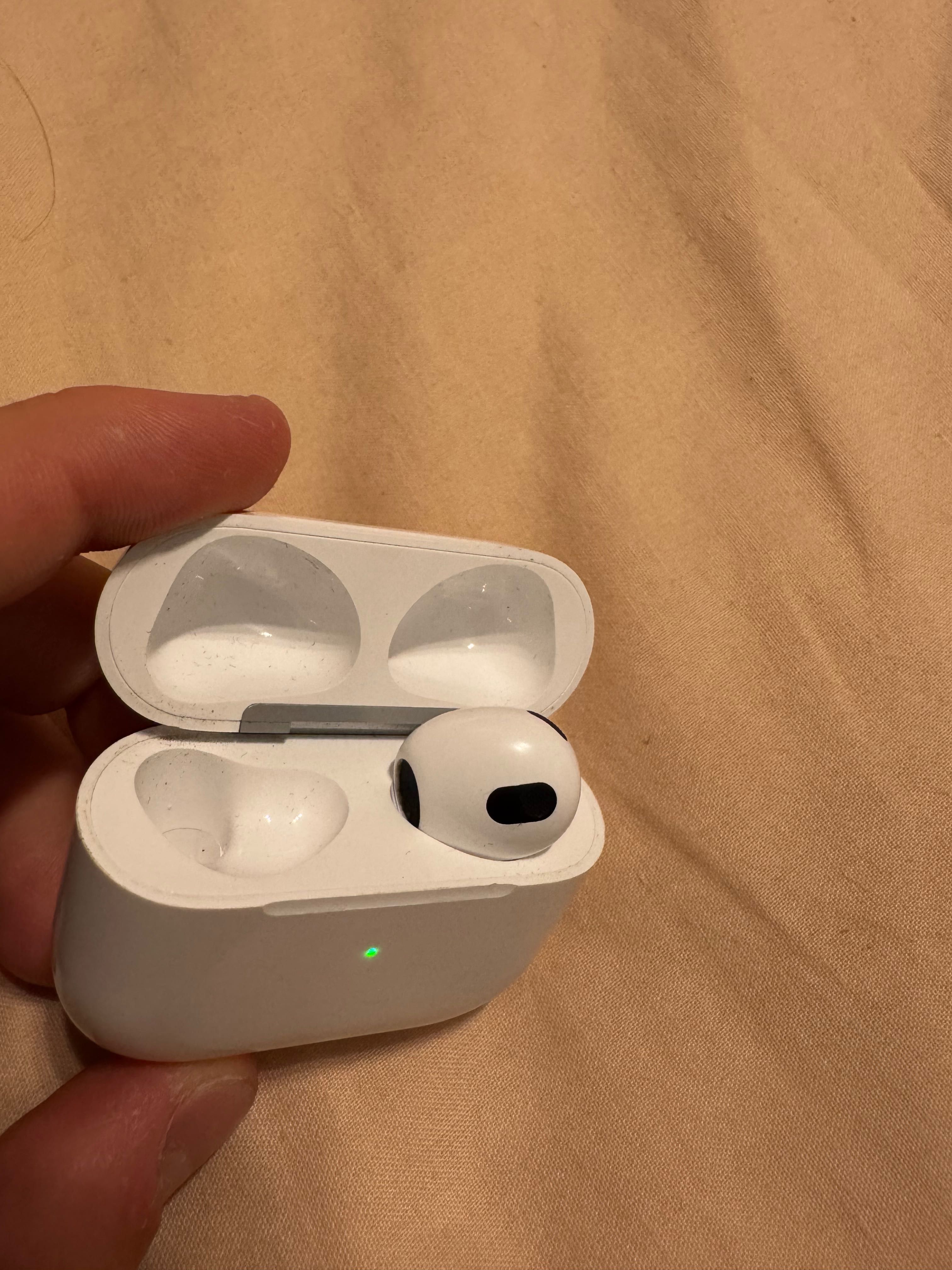 Продавам истински Airpods 3gen!