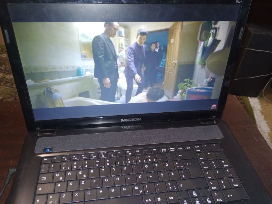 MedionE7214, Intel i3, 500gb HDD, display mare, Windows 10+Office