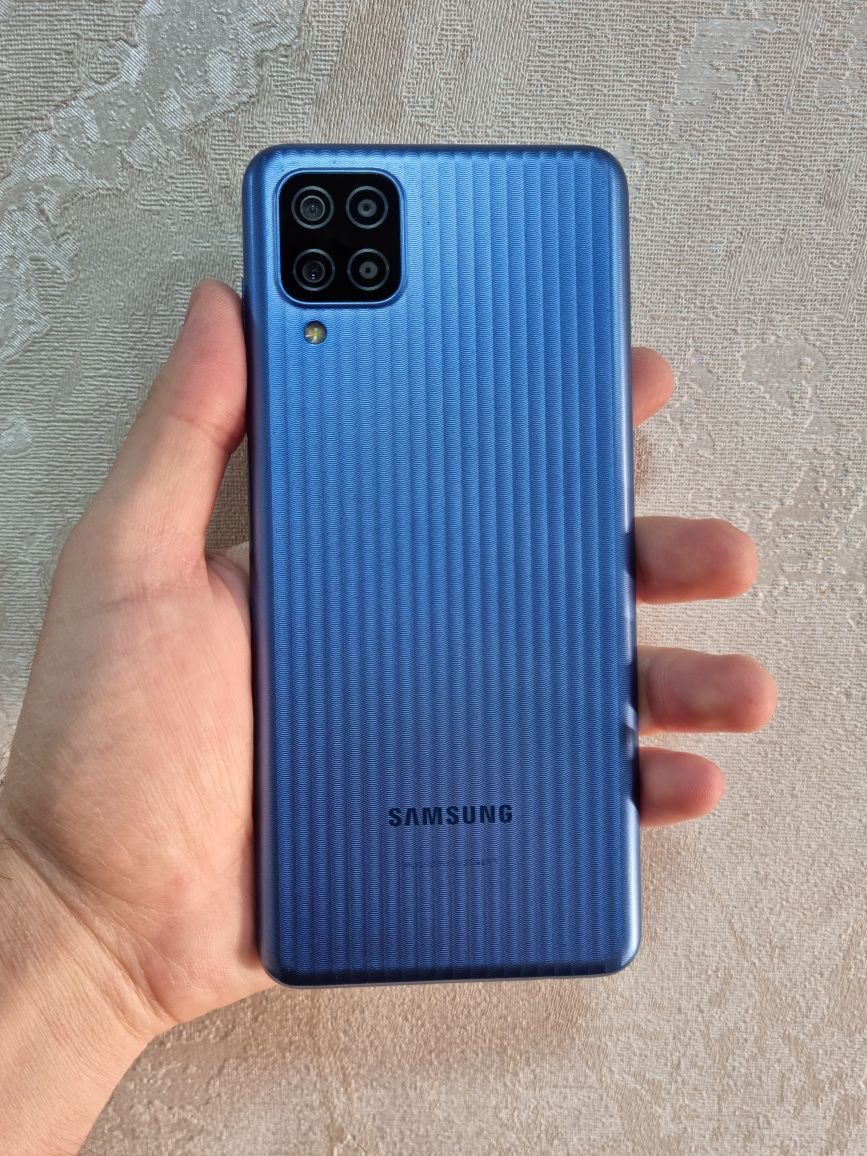 Продаю телефон Samsung Galaxy M12, память 4/64, в идеальном состоянии