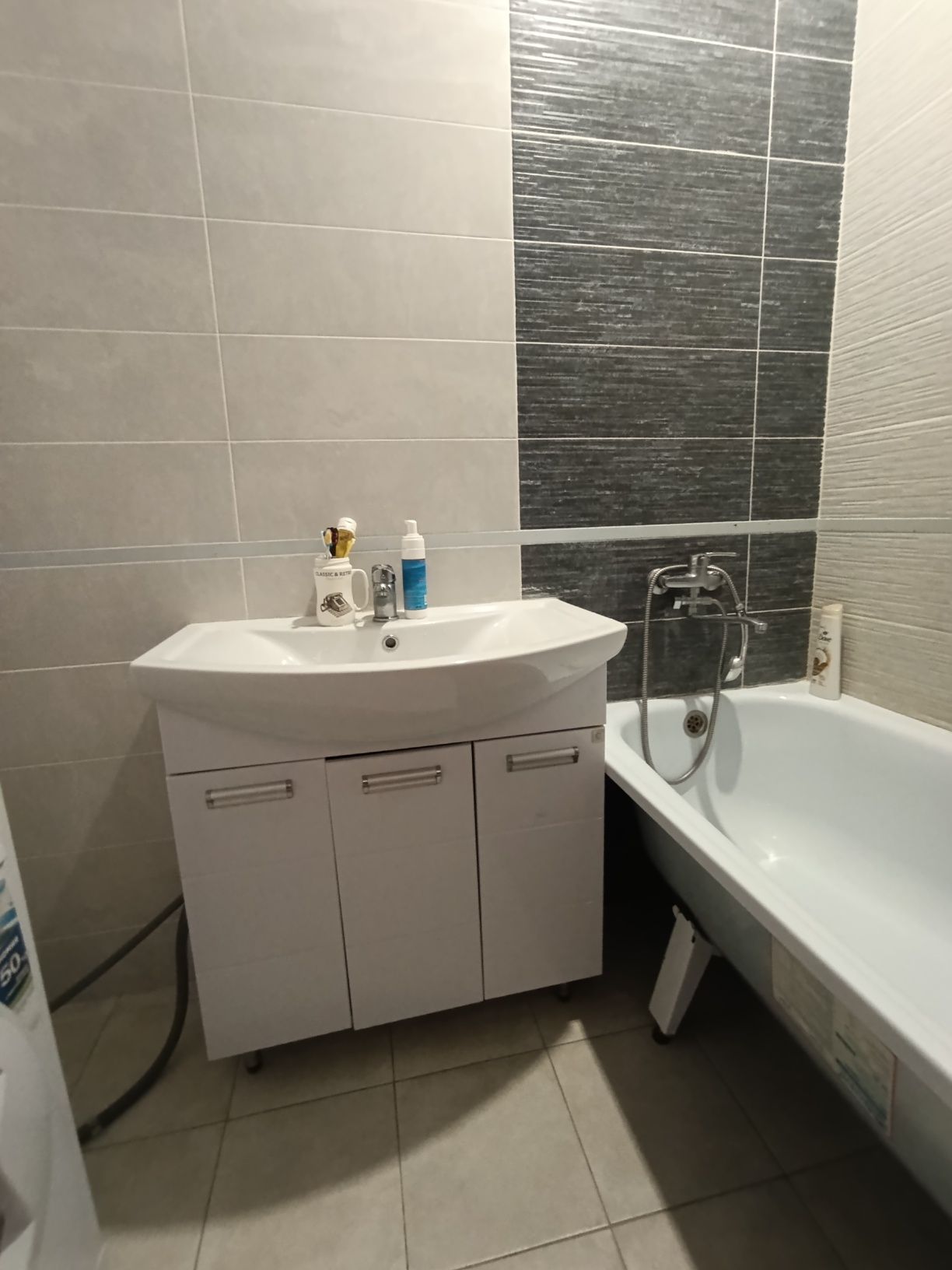 Продам 2 комнатную квартиру Жубанова 4