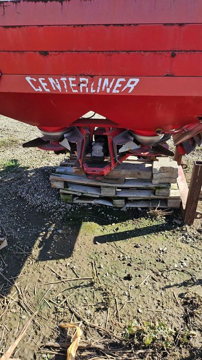 Vand distribuitor de îngrășăminte