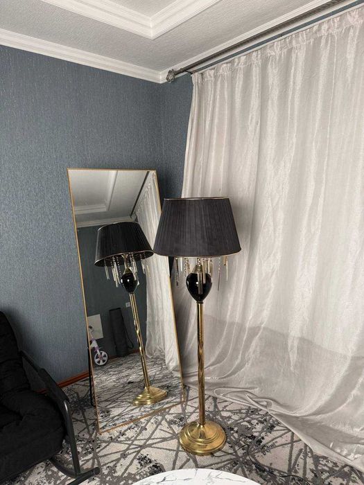 Напольный светильник