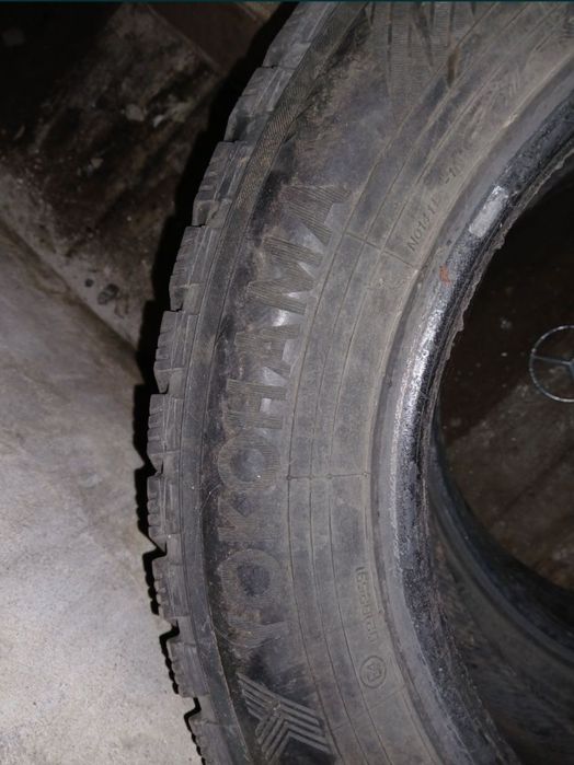 Продам 2 баллона зимне резины Yokohama