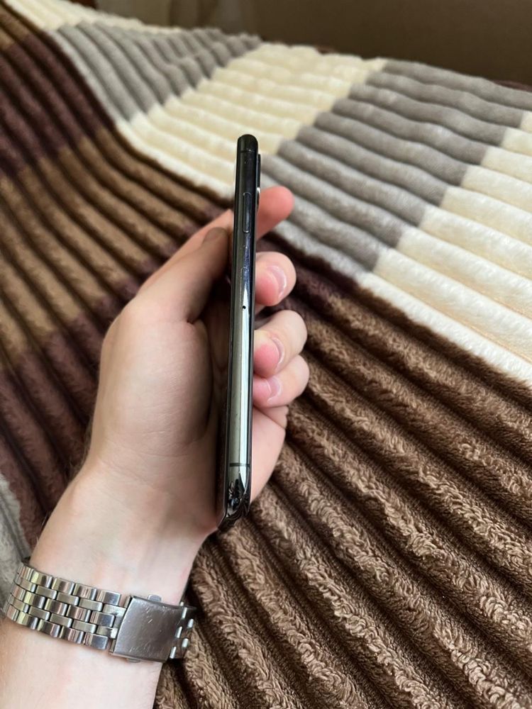 Продам Iphone XS