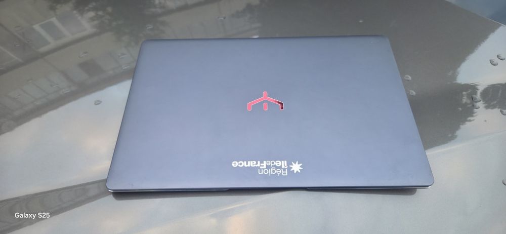 Vând laptop pentru piese