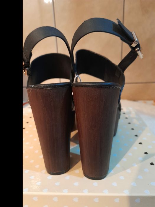 Sandale made Italia marime 37