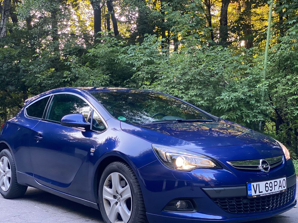 Vand  Opel Astra J GTC pachet OPC