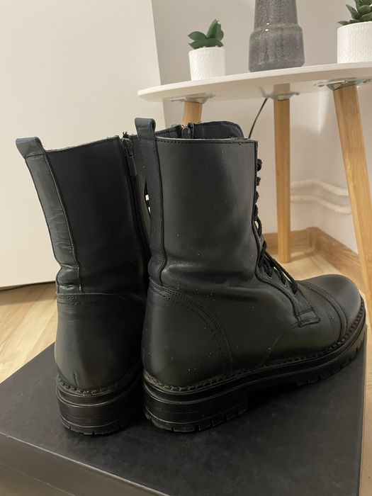Ghete din piele Dasha