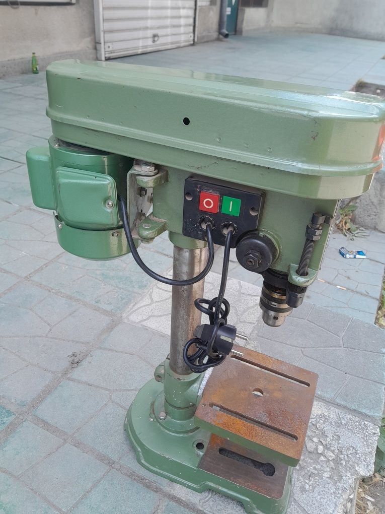 Продавам настолна бормашина